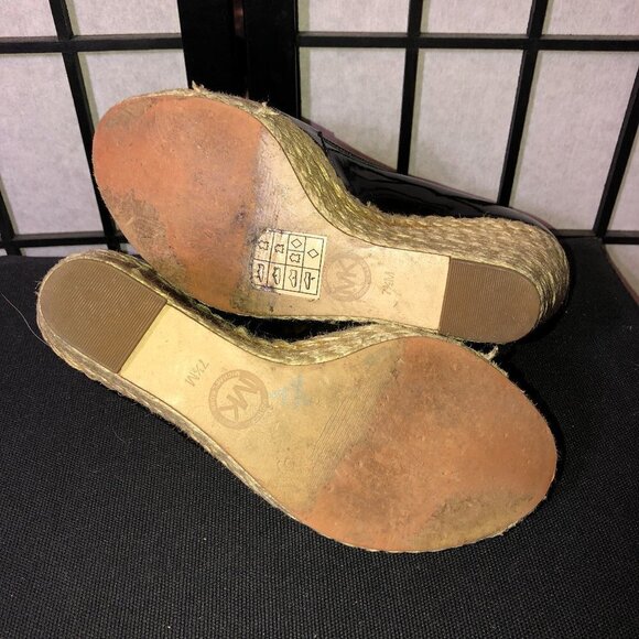 MICHAEL MICHAEL KORS SHINY BLACK WEDGES 7.5 - Picture 3 of 4